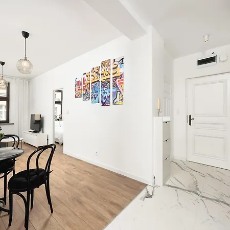 Flat Near Piotrkowska Street 아파트 *